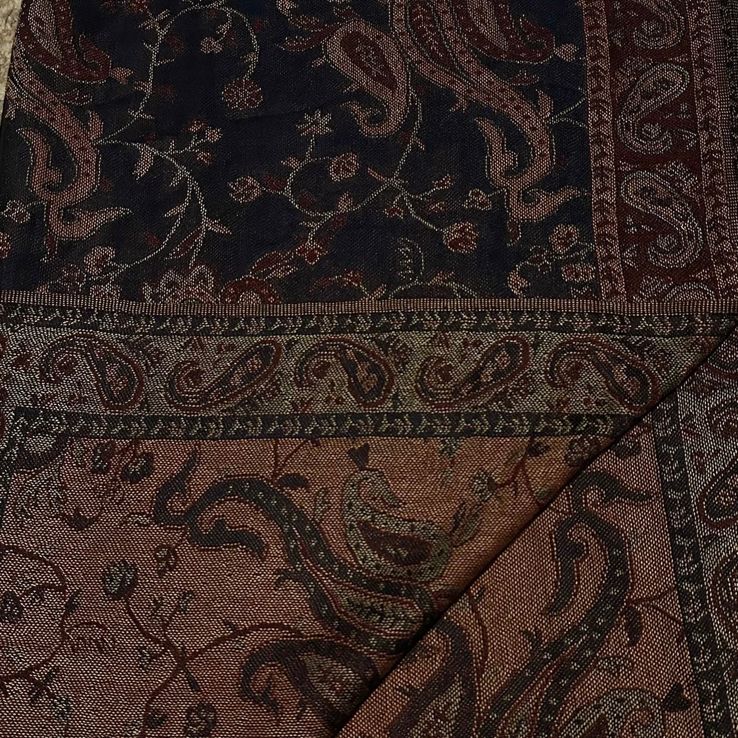 Fashionable and elegant print. Luxury Hijabs from Hana Hijabs UK.
