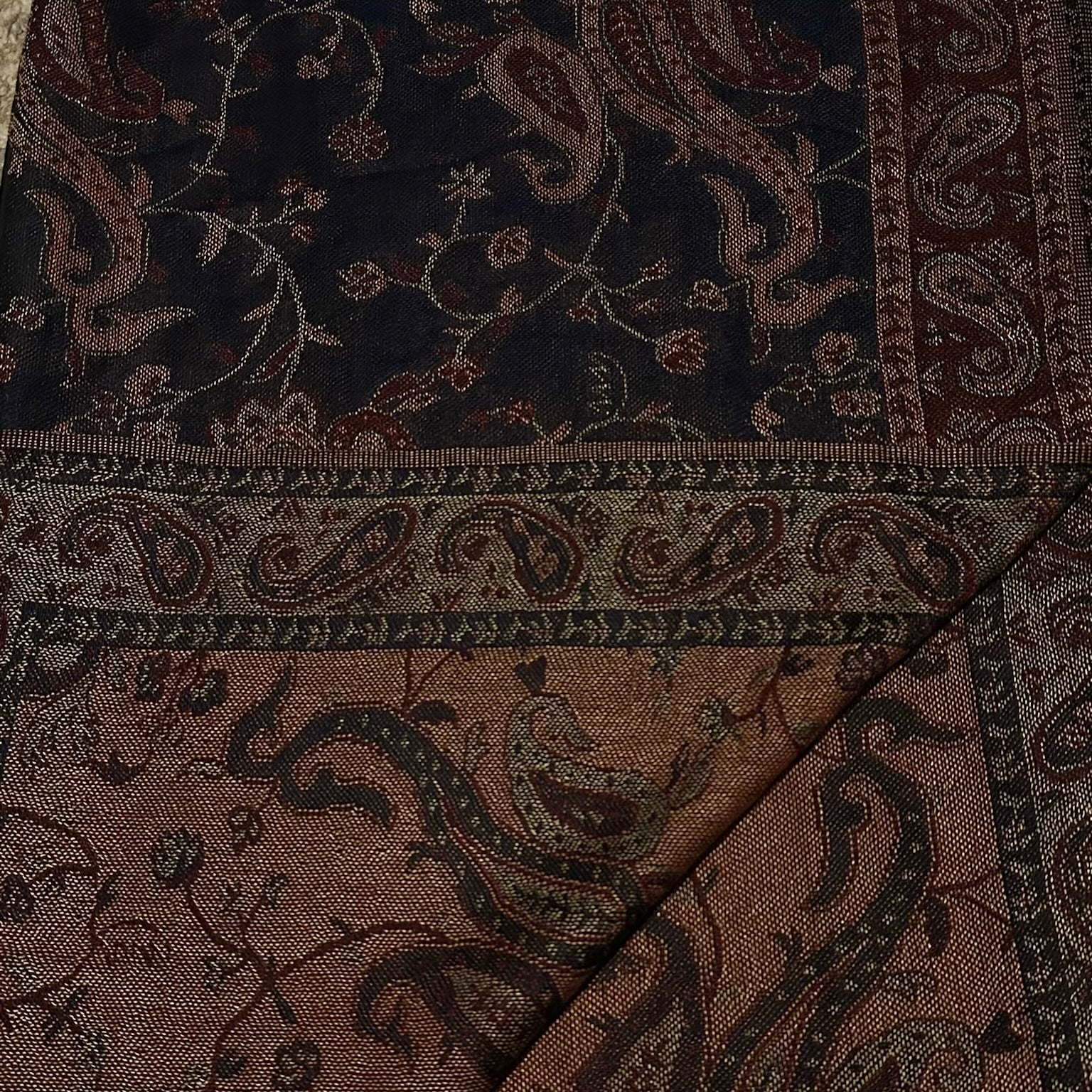 Fashionable and elegant print. Luxury Hijabs from Hana Hijabs UK.